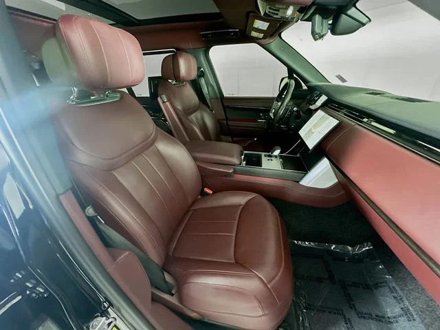 Used 2024  Land Rover Autobiography image 28