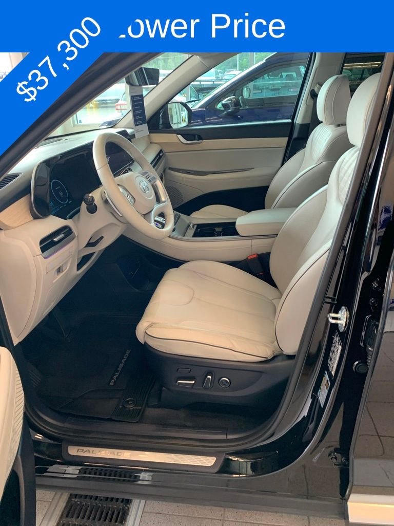 Used 2024 Black Hyundai Limited image 3