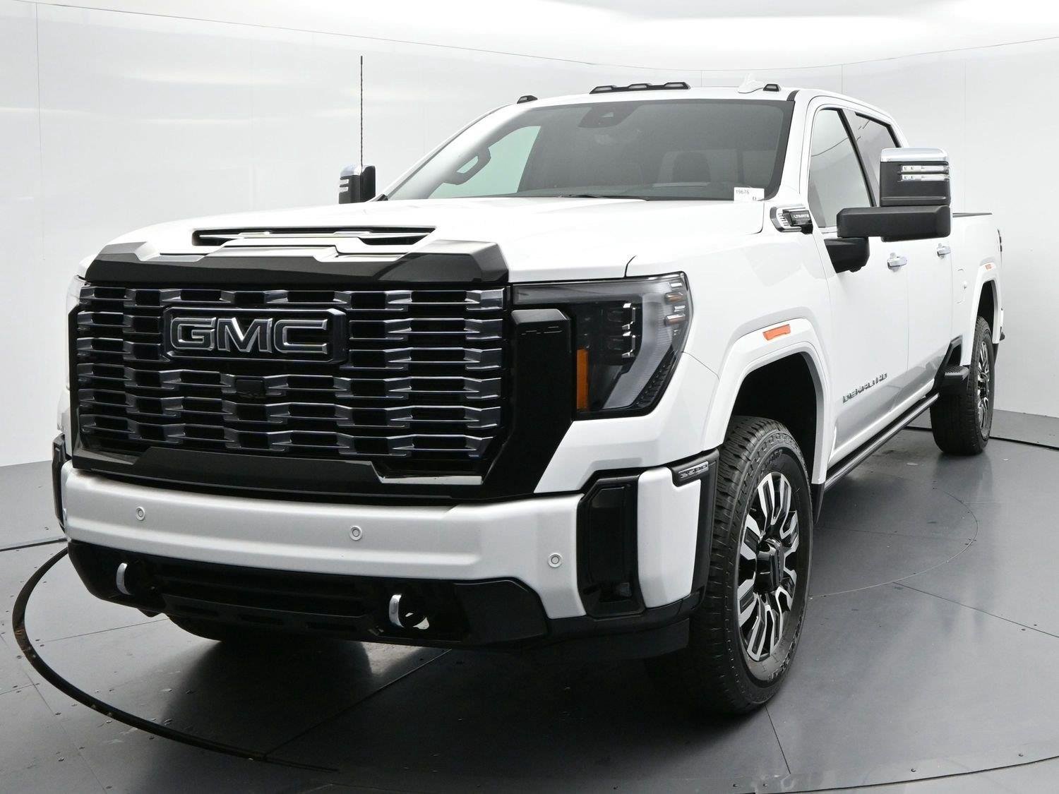 Used 2025 Summit White GMC Denali Ultimate image 3