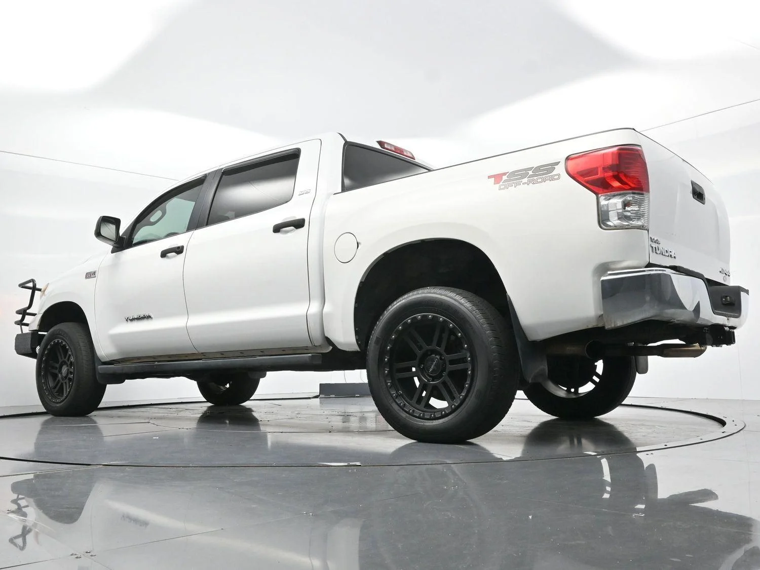 Used 2013 Super White Toyota Grade image 44