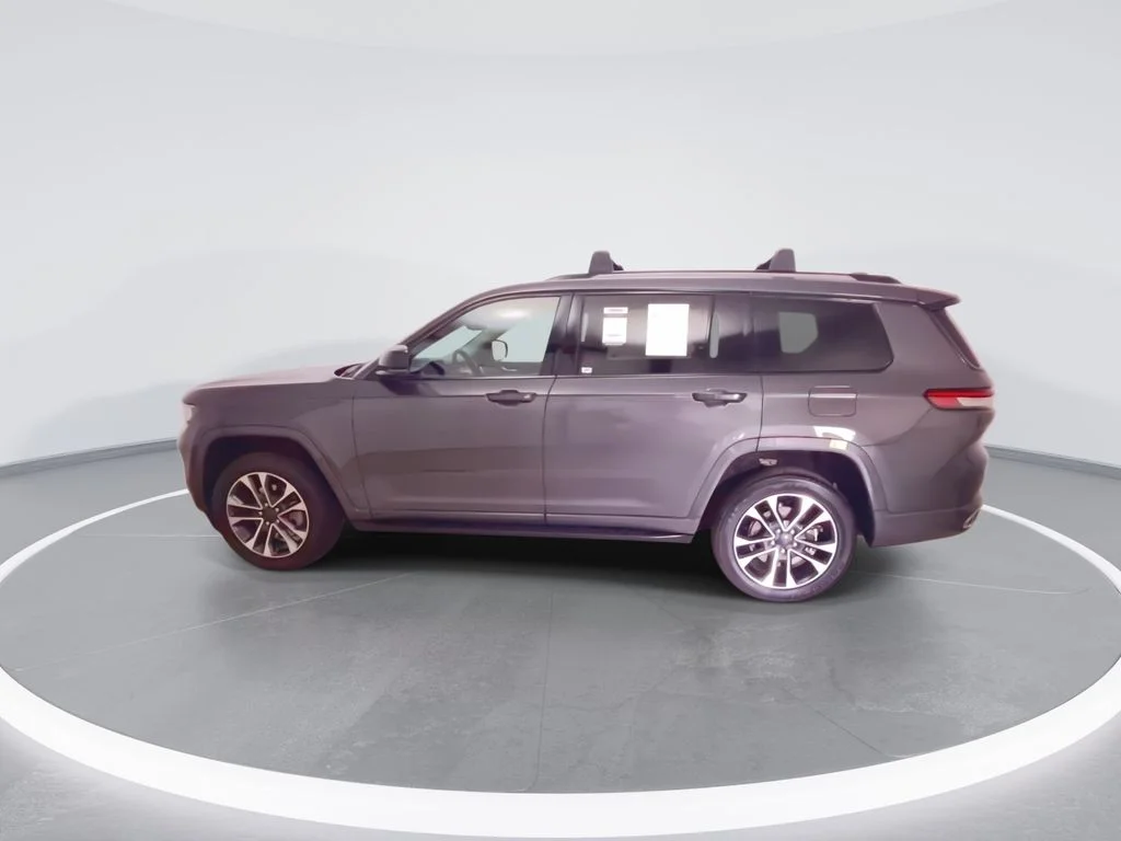 Used 2022 Gray Jeep Overland image 6