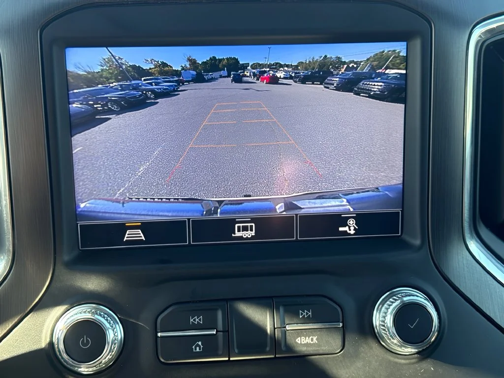 Used 2022 White GMC AT4 image 19