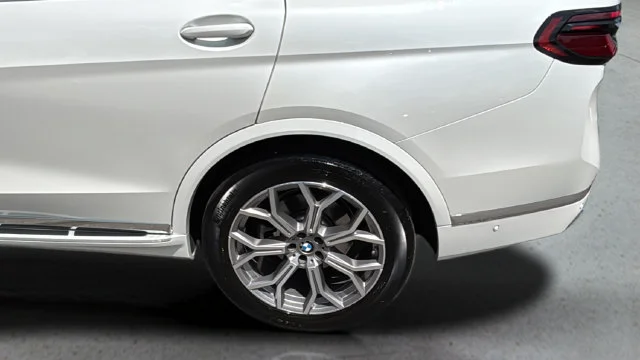 Used 2026 White BMW xDrive40i image 40