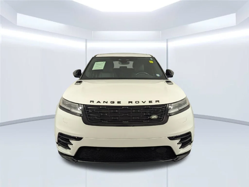 Certified Used 2025 White Land Rover Dynamic SE image 17