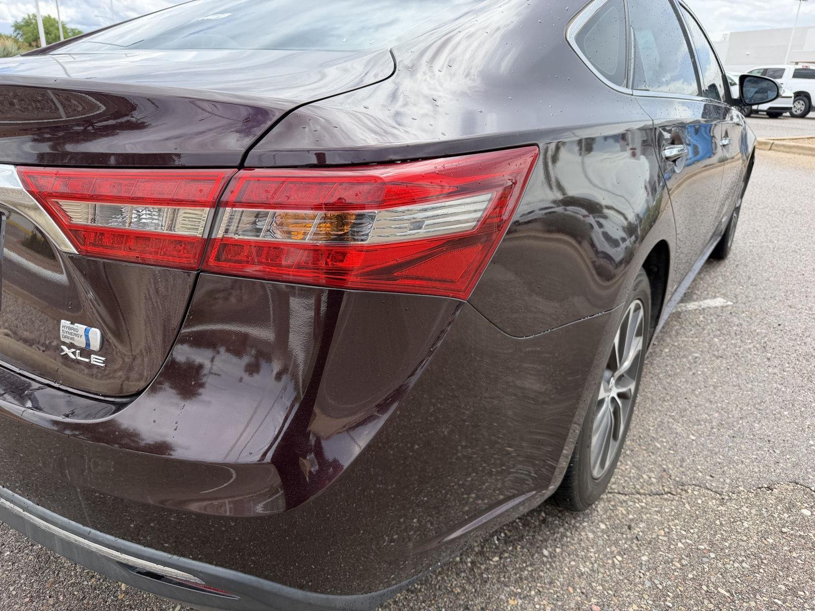 Used 2018 Sizzling Crimson Mica Toyota Hybrid XLE Premium image 11