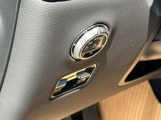 New 2026 Black Mercedes-Benz GLC 300 image 18