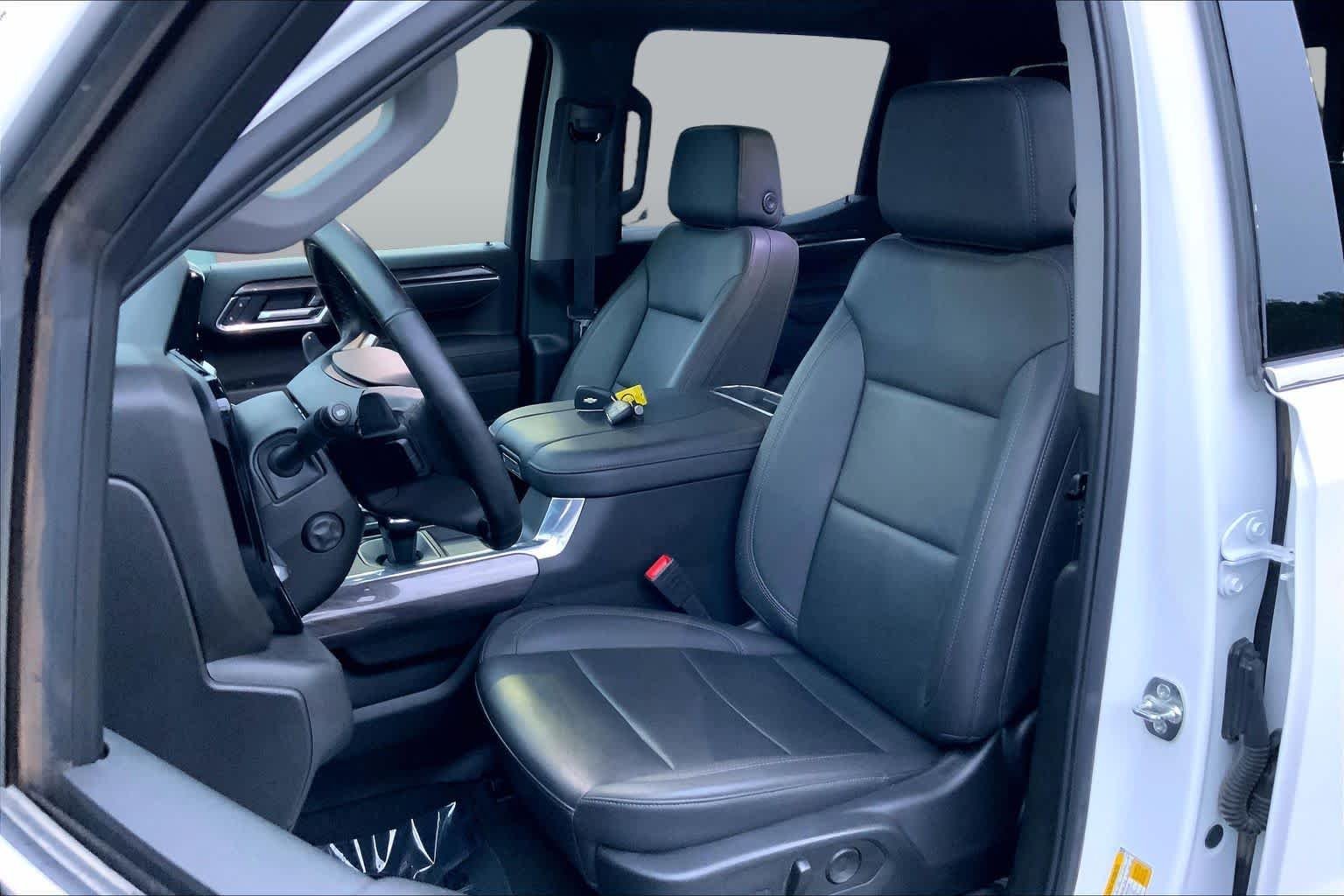 Used 2025 Summit White Chevrolet LTZ image 8