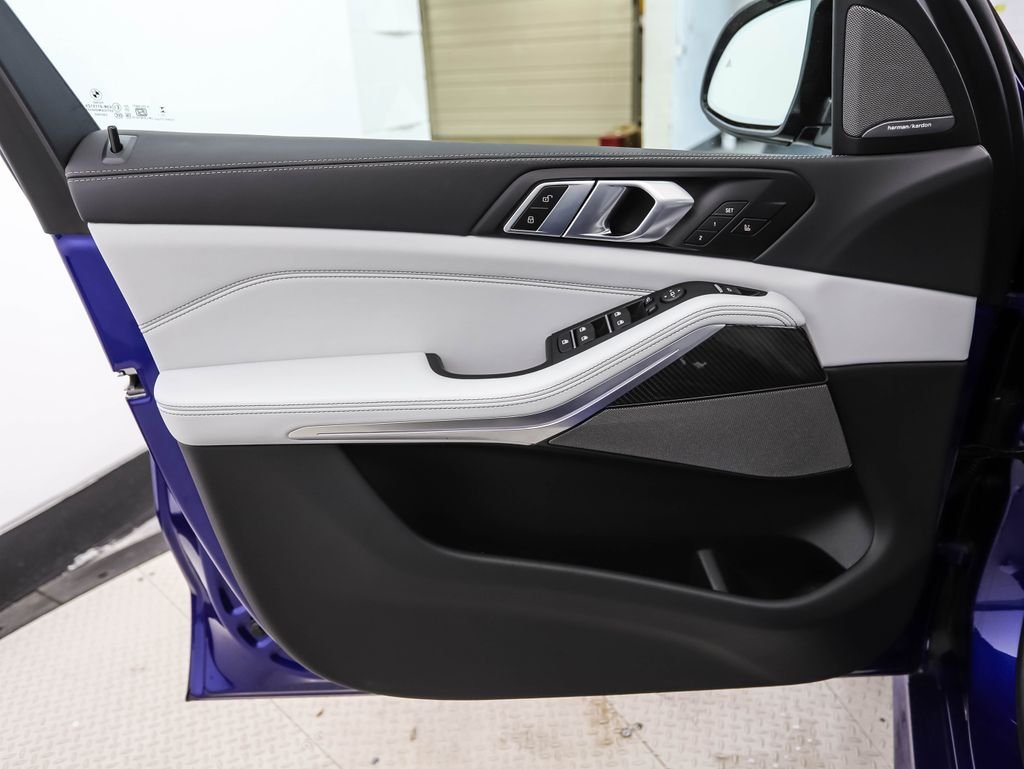 Used 2026 Blue Metallic BMW M60i image 9