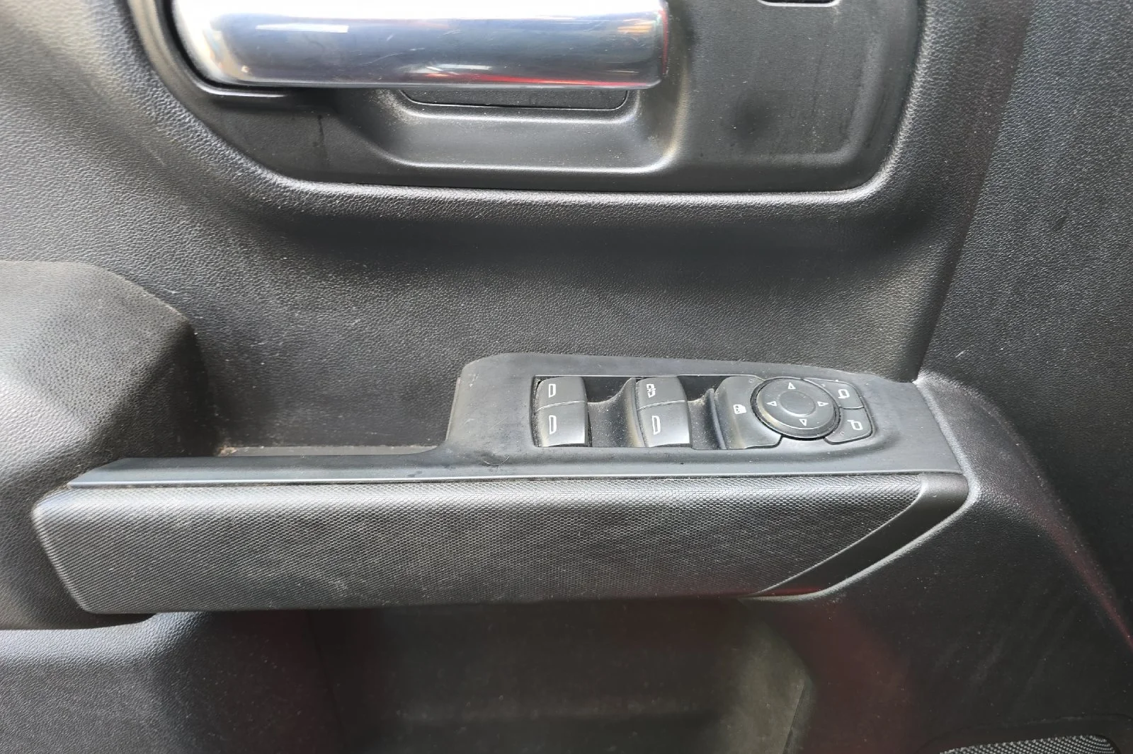 Used 2023 Red Chevrolet Custom image 8