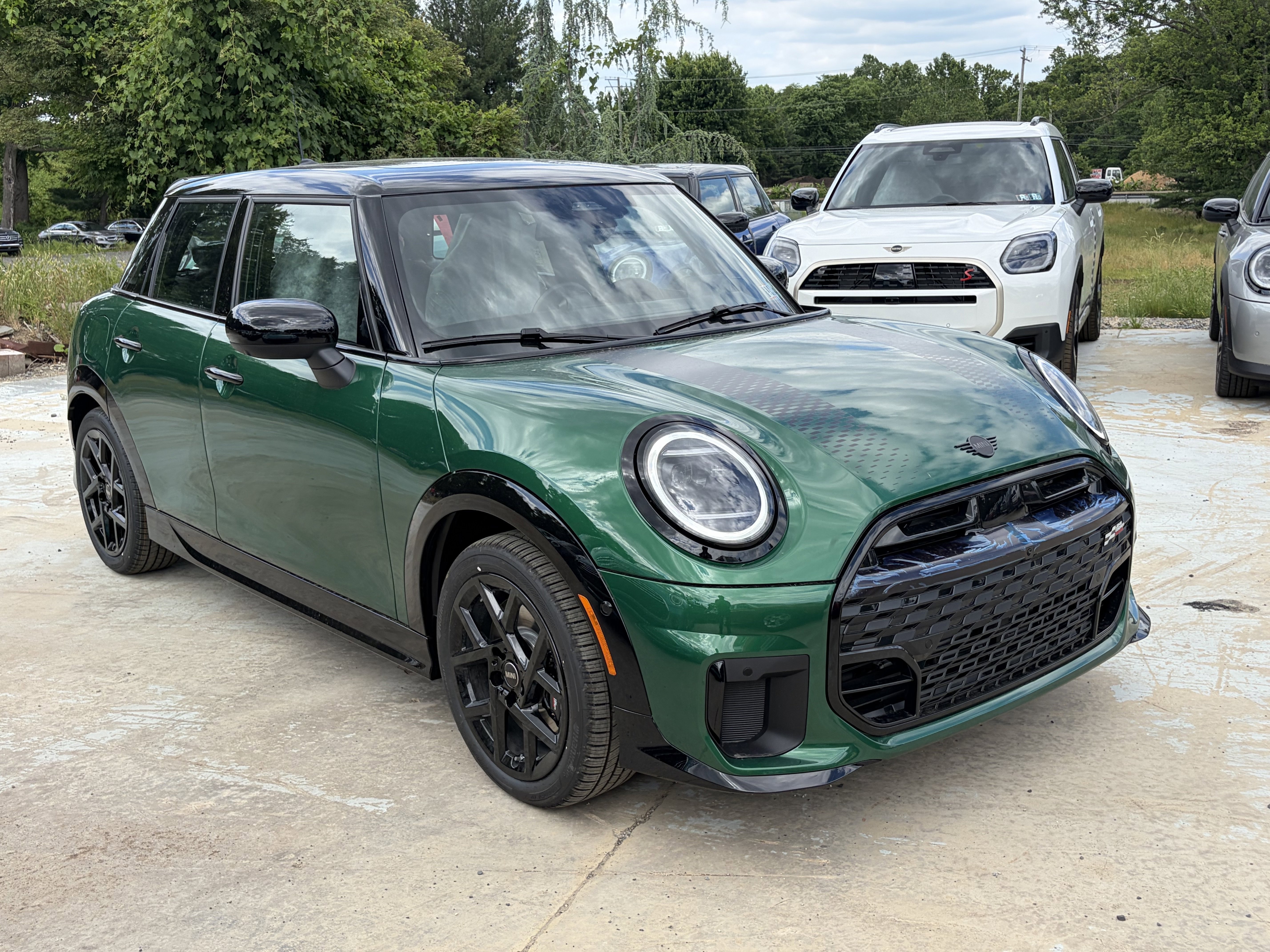New 2026 British Racing Green IV Metallic MINI Iconic image 3