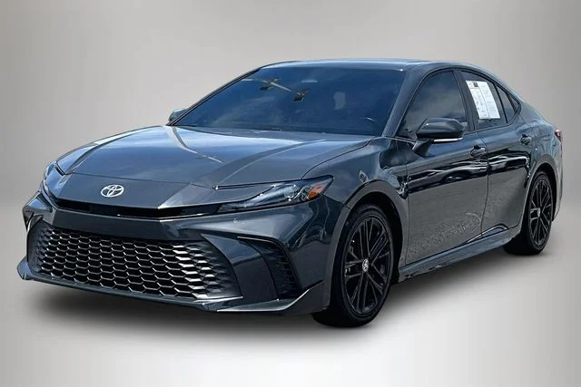 Used 2025  Toyota SE image 2