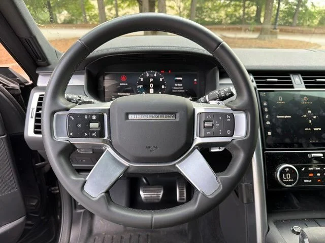 Used 2024  Land Rover Dynamic SE image 13