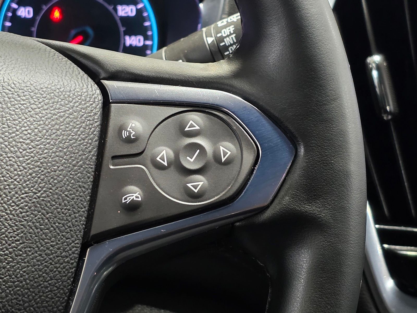 Used 2023 Summit White Chevrolet LT image 33