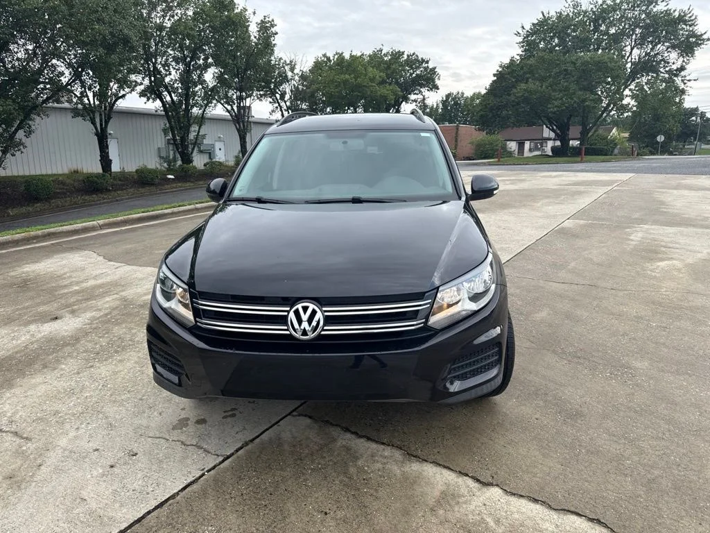 Used 2018  Volkswagen 2.0T image 2