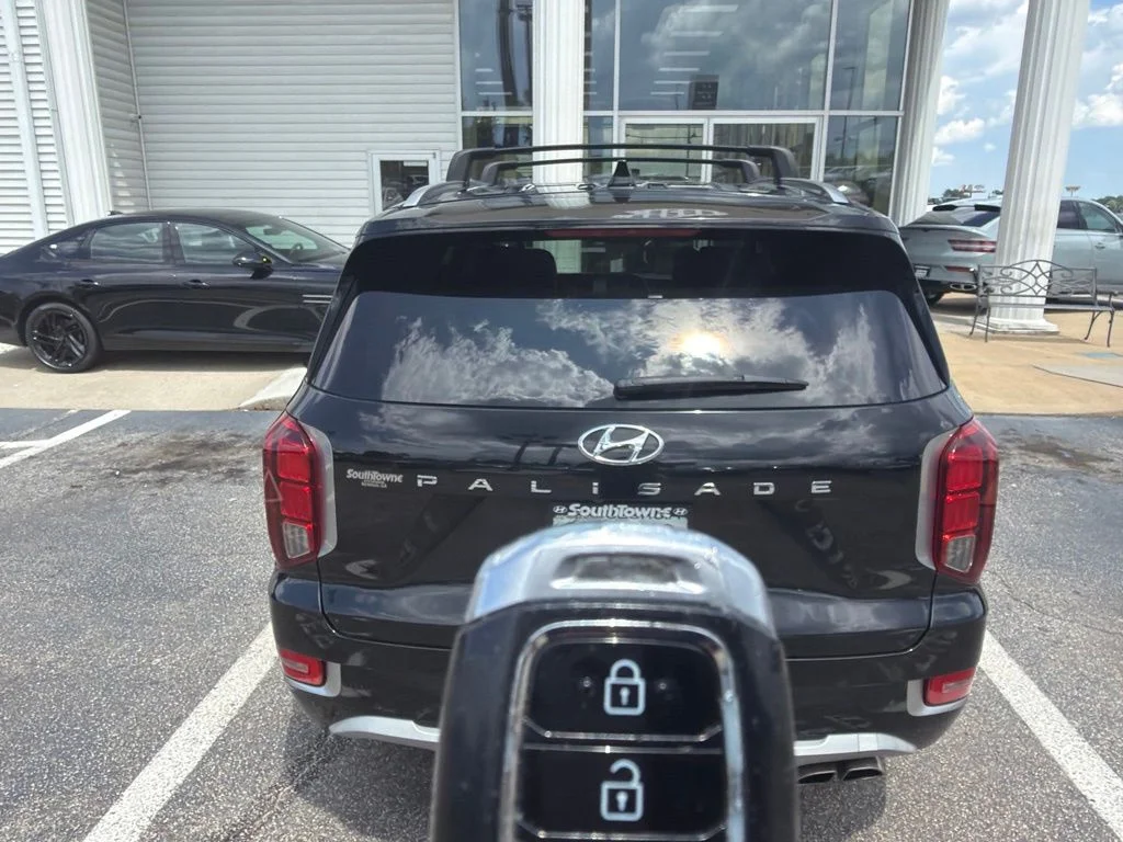 Used 2021 Black Hyundai Limited image 4