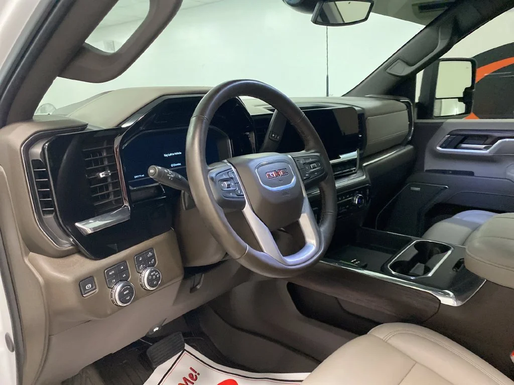Used 2025 White GMC SLT image 14