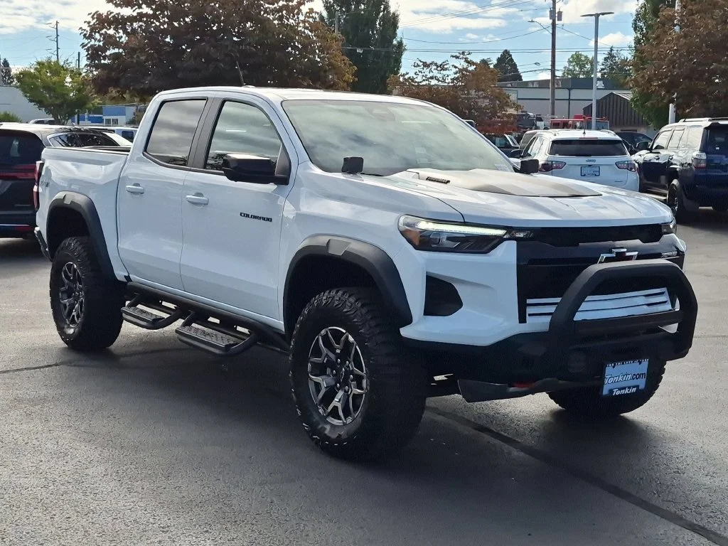 Used 2025 Summit White Chevrolet ZR2 image 8
