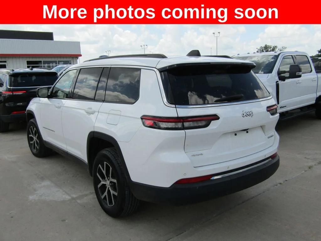 Used 2024 White Jeep Limited image 3