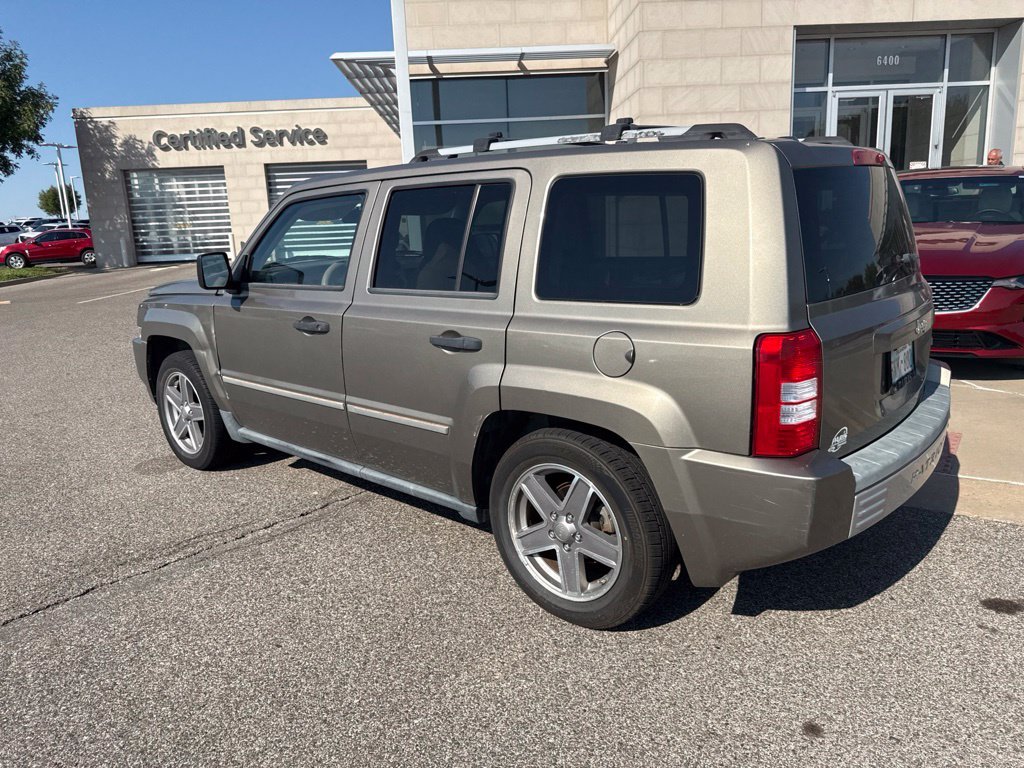 Used 2008 Beige Jeep Limited image 14