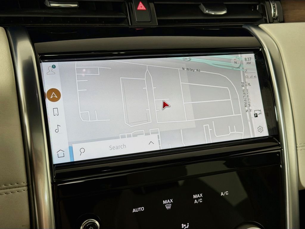 Used 2023 White Land Rover SE image 13