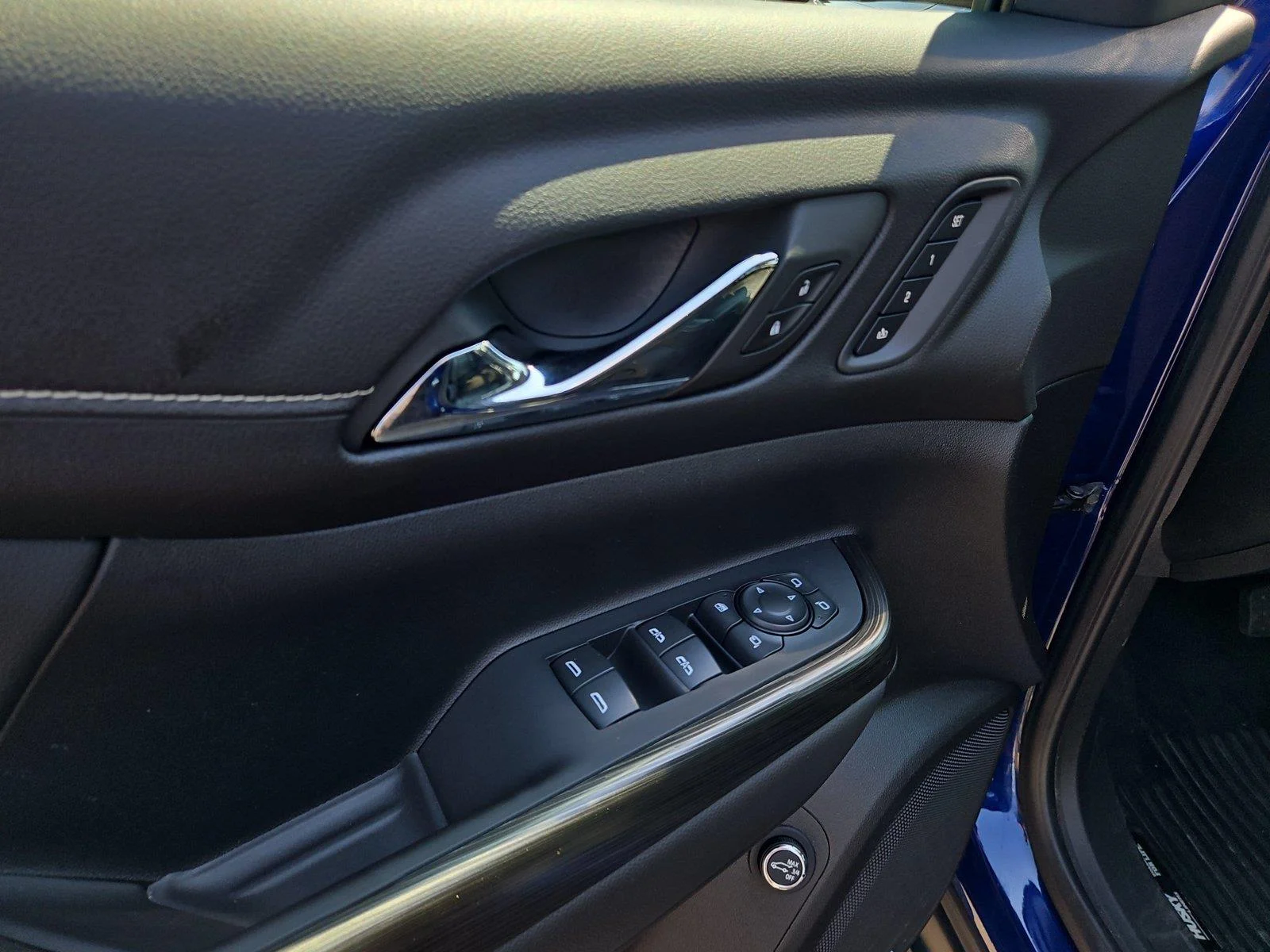 Used 2023 ULTRA BLUE METALLIC GMC SLT image 22