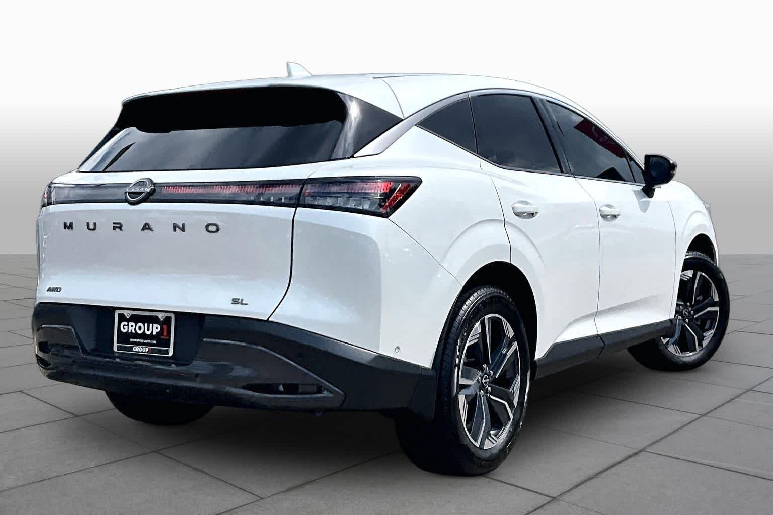 Used 2025 Everest White Pearl Tricoat Nissan SL image 12