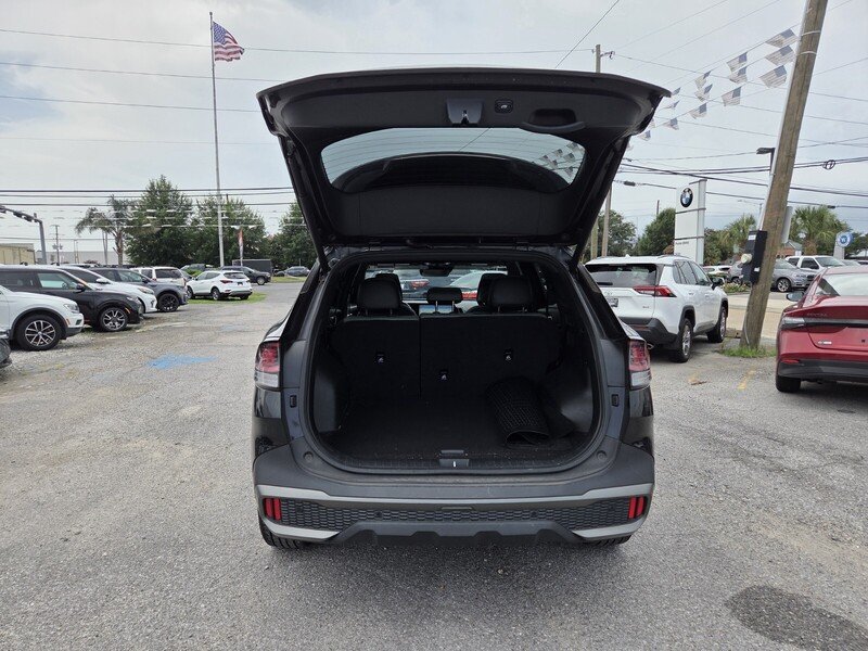 Used 2023 Black Kia X-Line image 26