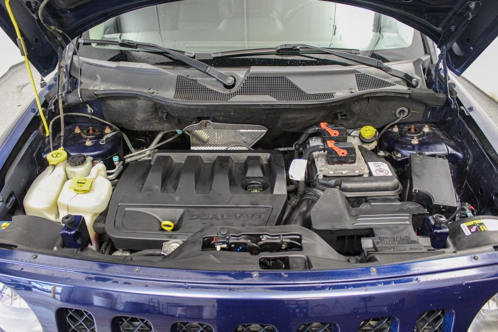 Used 2017 Blue Jeep Latitude image 19