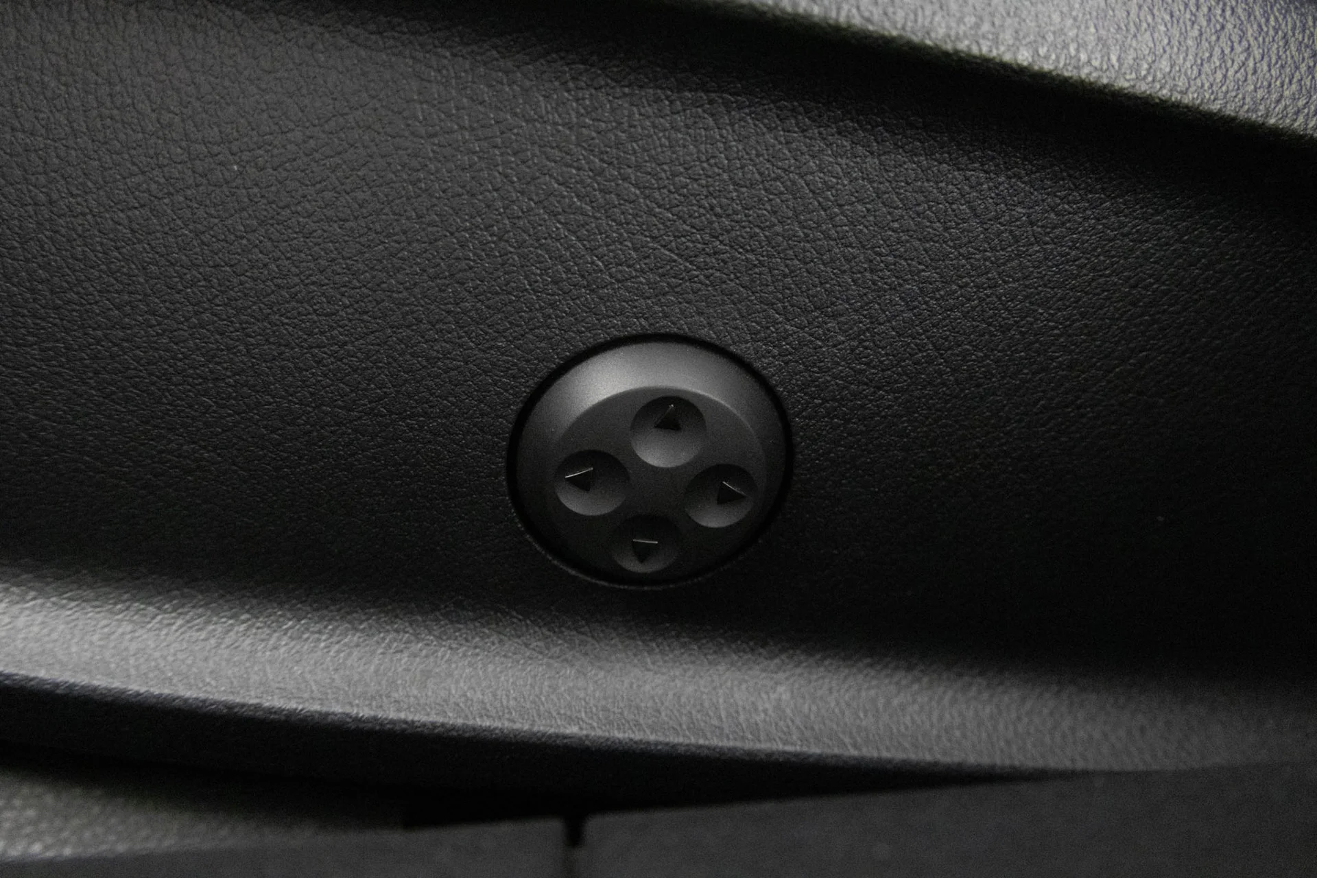 Used 2025 Black Mercedes-Benz 4MATIC® image 7