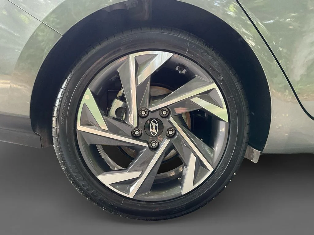 Used 2025 Gray Hyundai SEL Convenience image 10