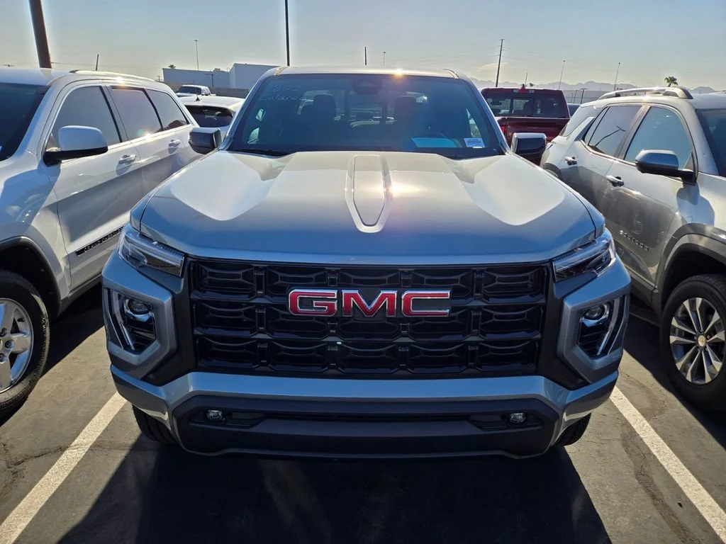 Used 2025 Sterling Metallic GMC Elevation image 3