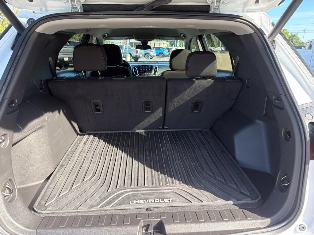 Used 2024 Summit White Chevrolet LT image 34