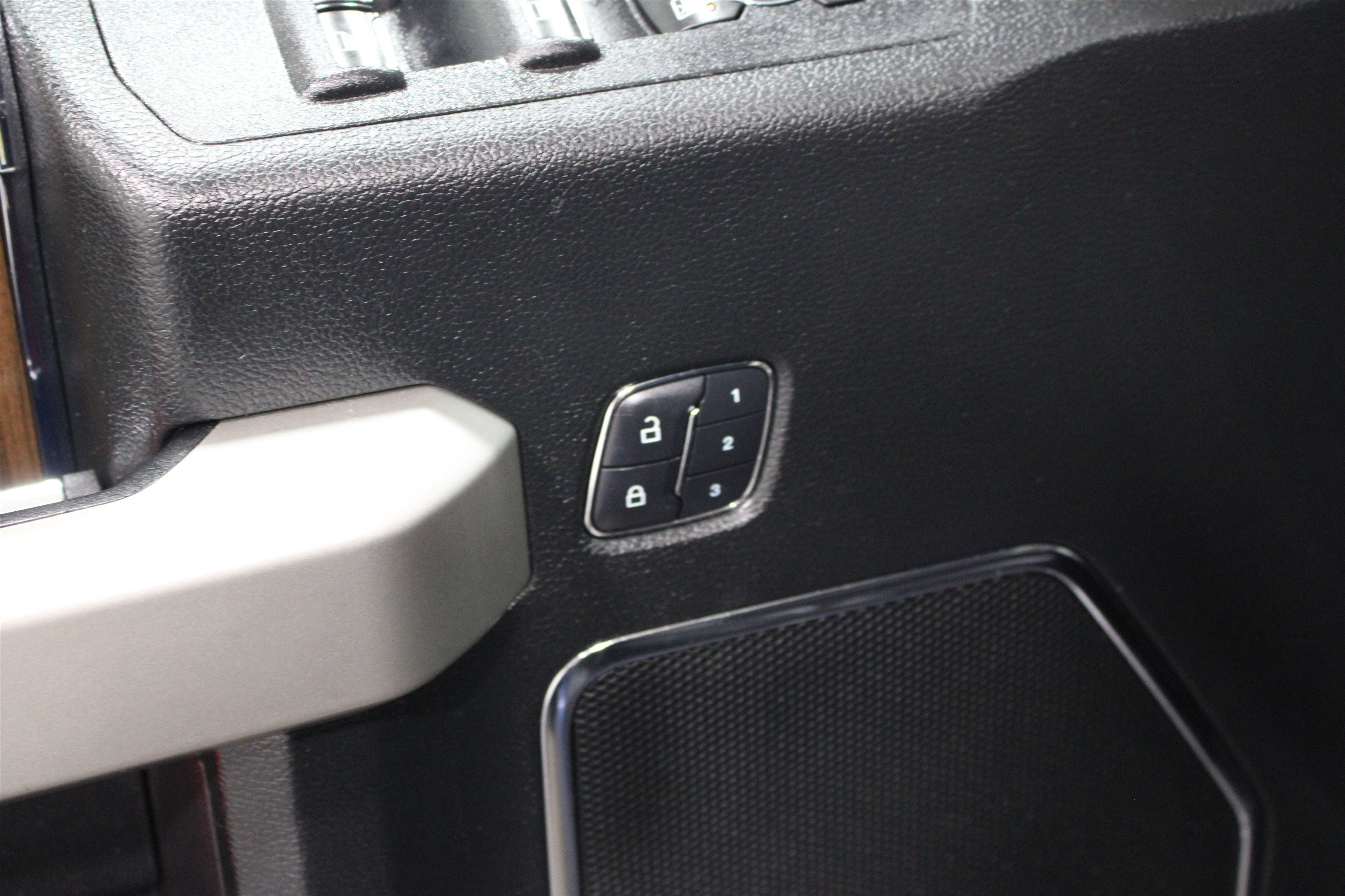 2016 Ford F-150 Lariat - Photo 8