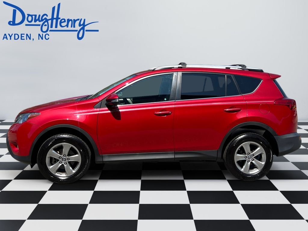 Used 2015 Red Toyota XLE image 2