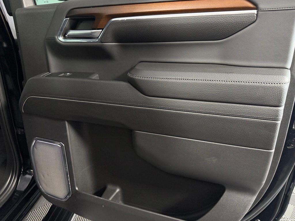 Used 2024 Onyx Black GMC Denali image 30