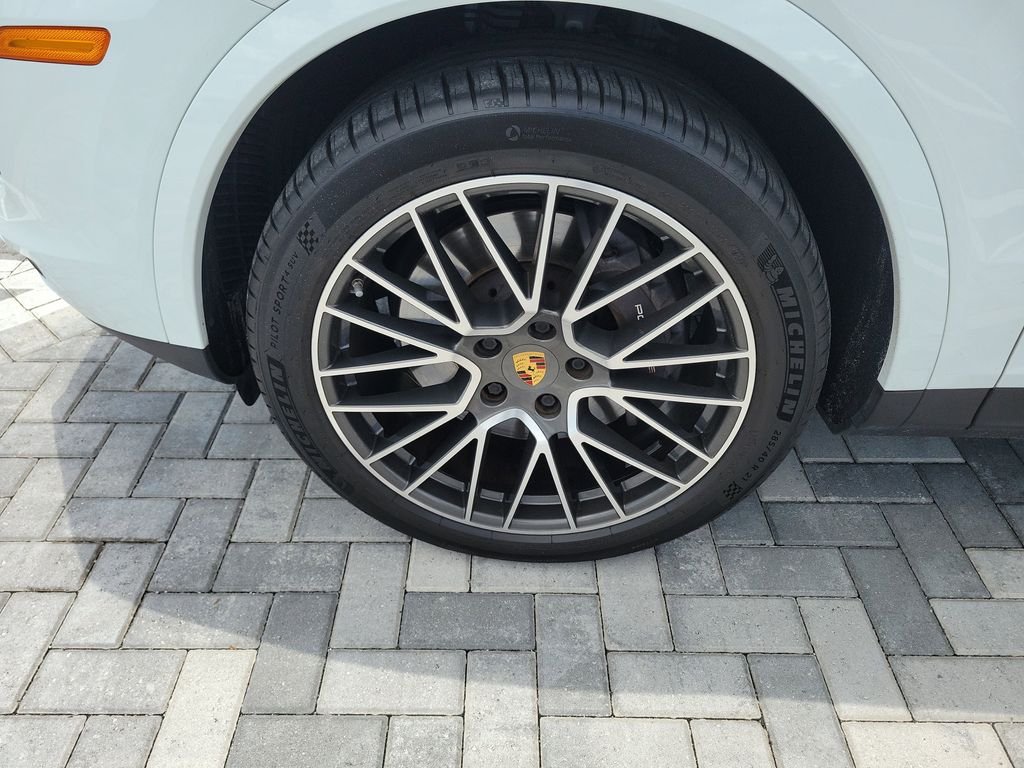 Used 2022  Porsche  image 13
