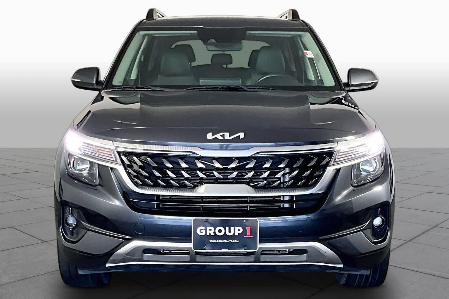 Used 2022 Gravity Gray Kia Nightfall image 3