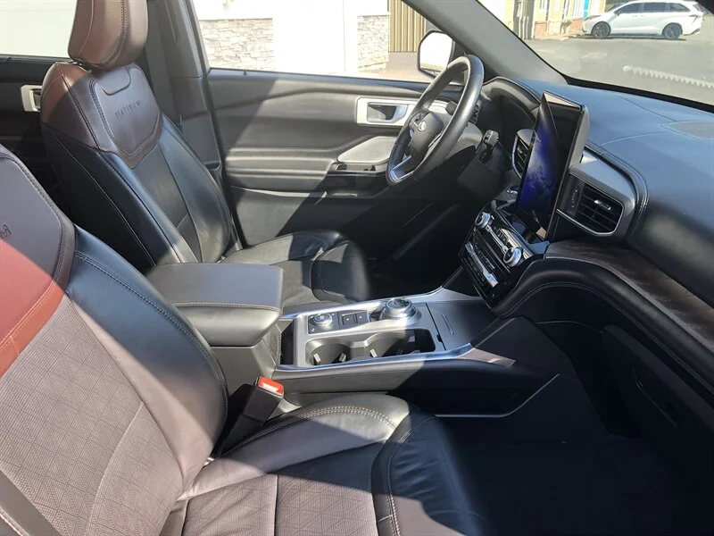 Used 2022 Grey Ford Platinum image 9