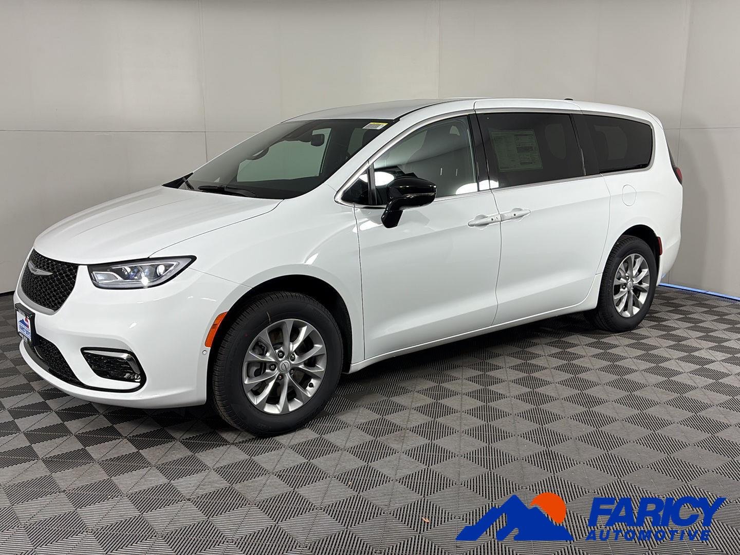 2026 Chrysler Pacifica Select AWD's photo