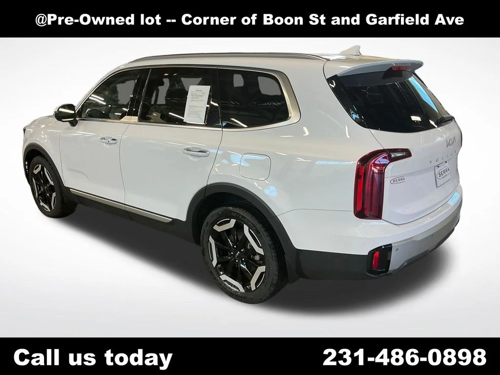 Used 2023 White Kia S image 3