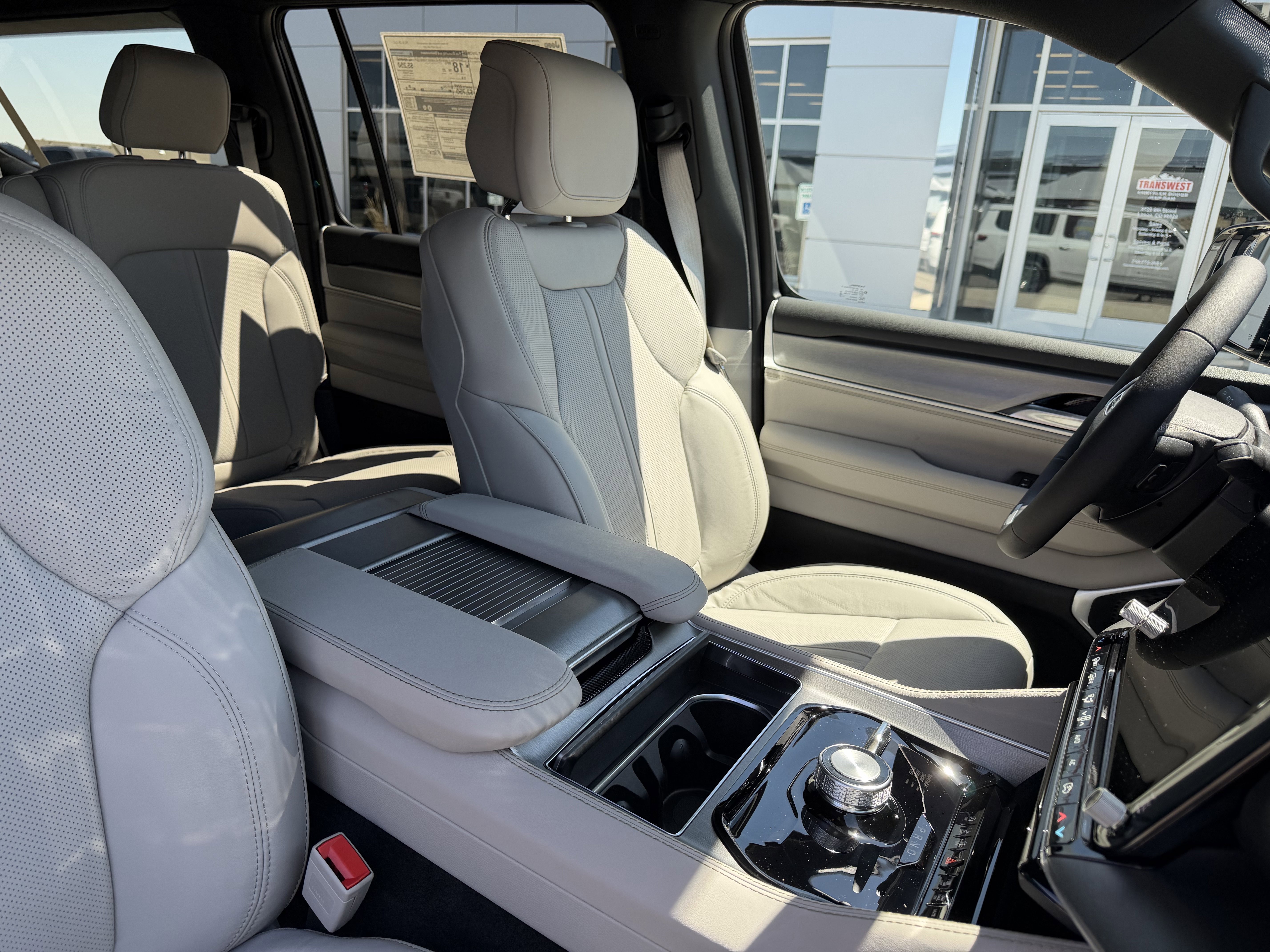 New 2026 Bright White Clear-Coat Exterior Paint Jeep  image 16