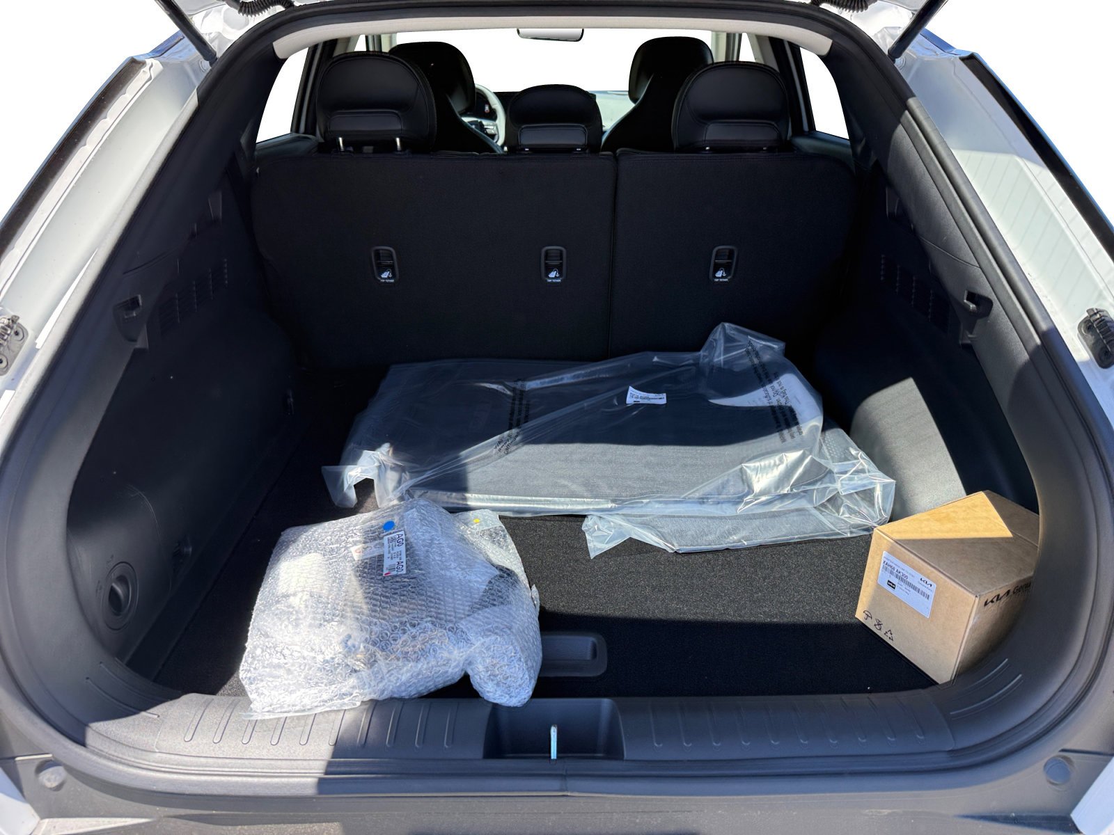 New 2026 Glacial White Pearl Kia LIGHT image 17