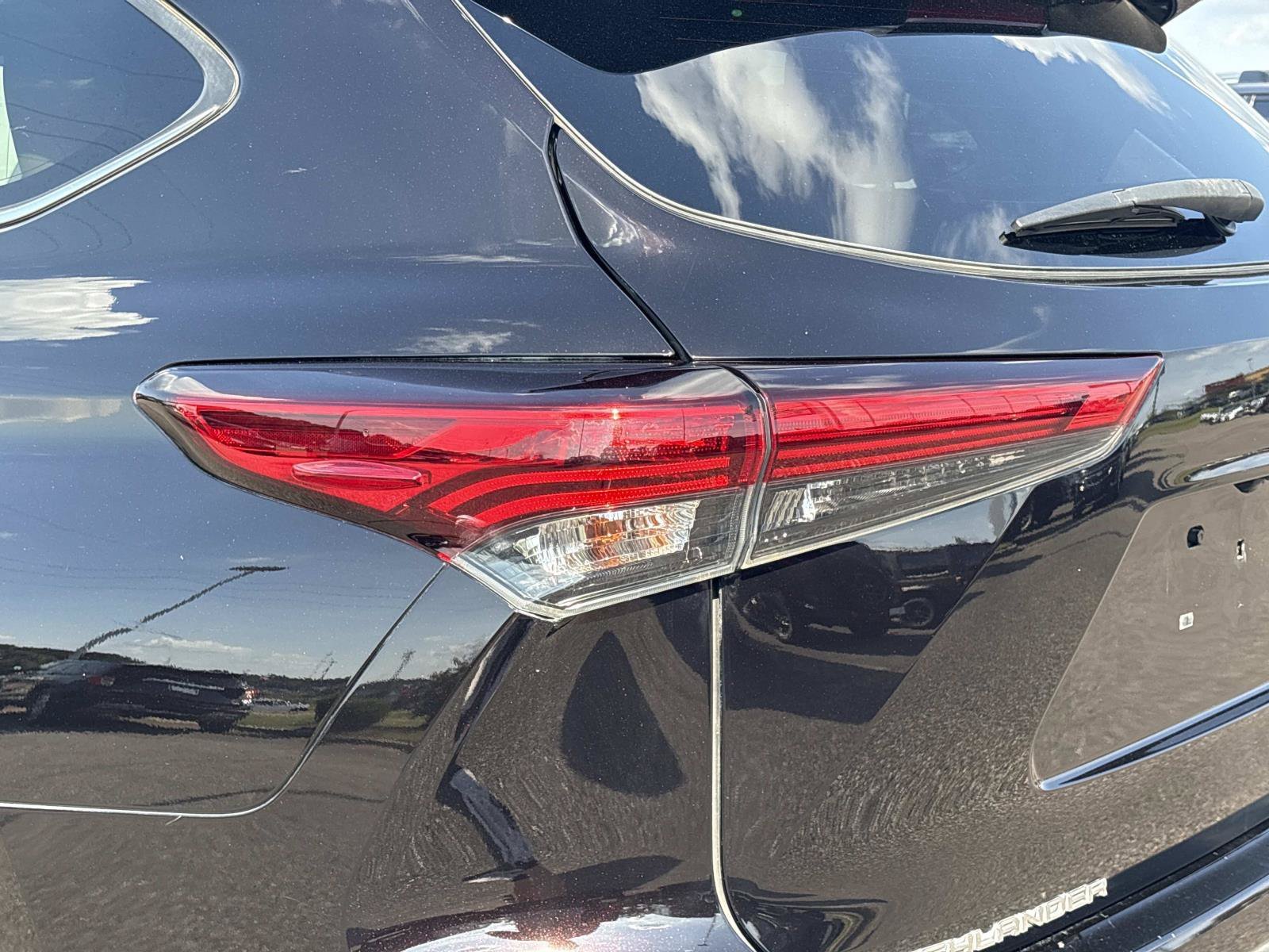 Used 2021 Black Toyota XLE image 11
