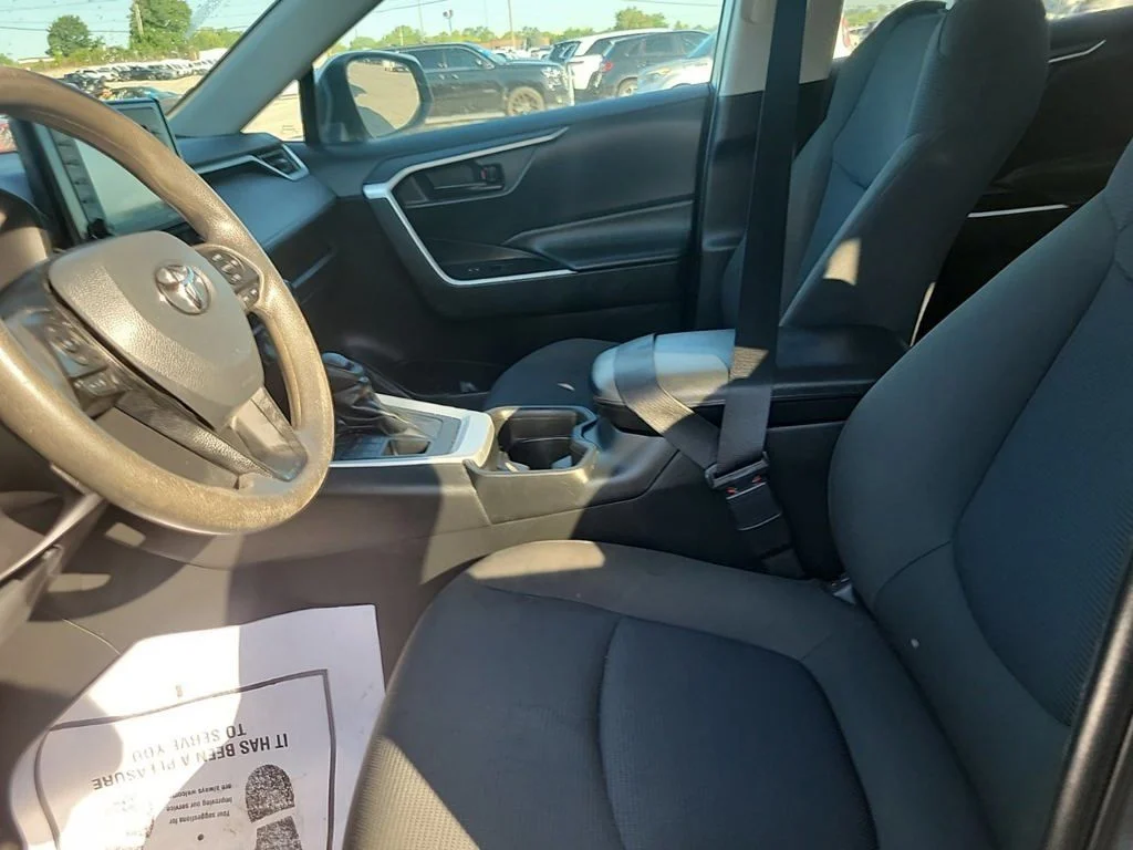 Used 2021 White Toyota LE image 11
