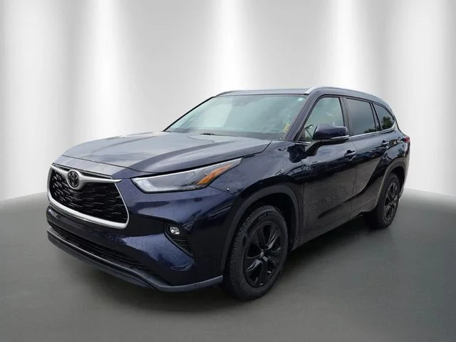 Certified Used 2023  Toyota XLE image 2