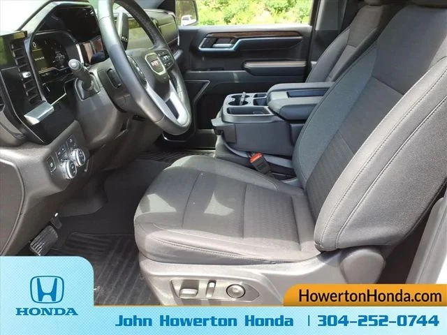 Used 2024 White GMC Elevation image 14