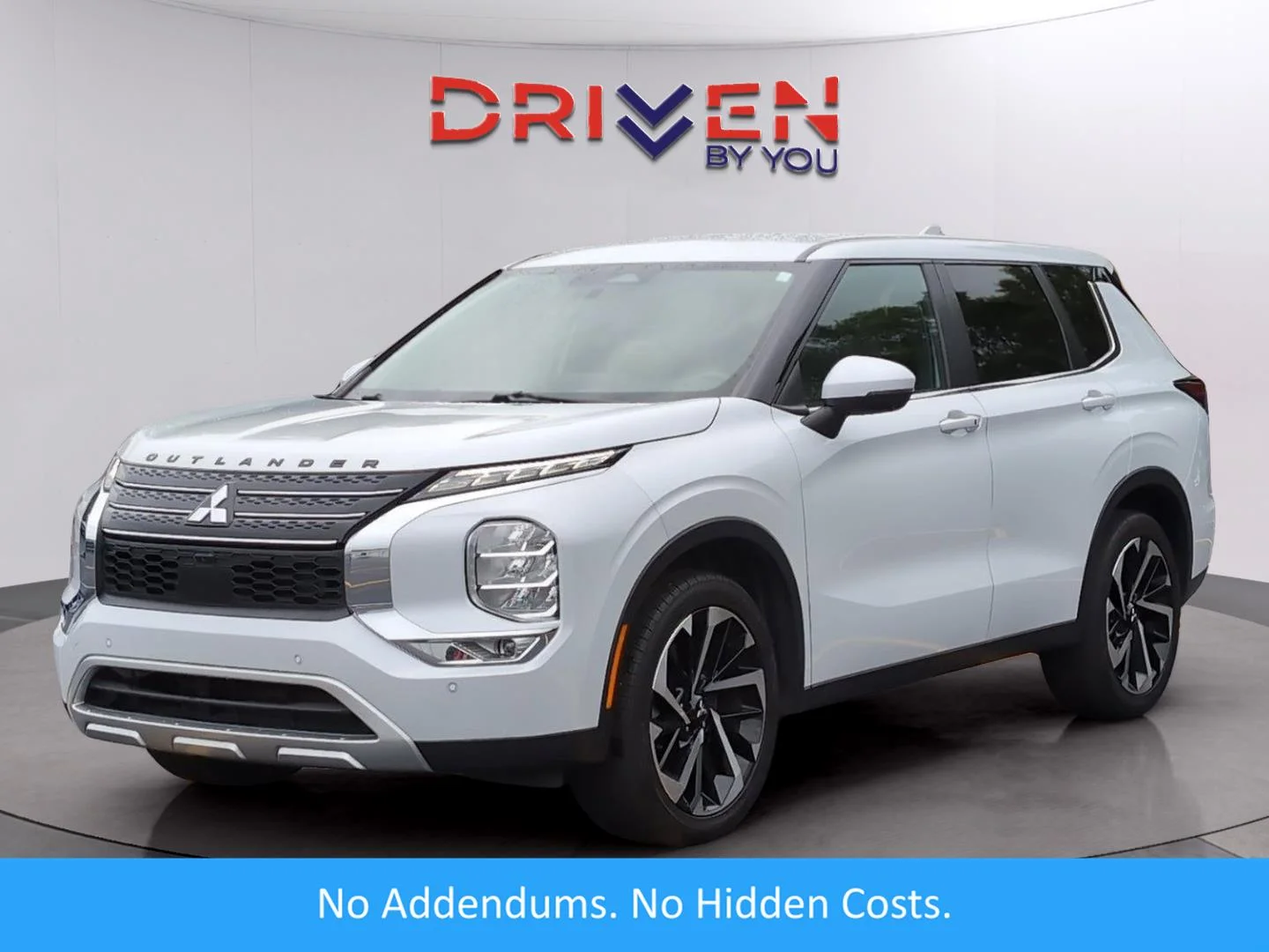 Used 2022 White Diamond Mitsubishi Black Edition image 1