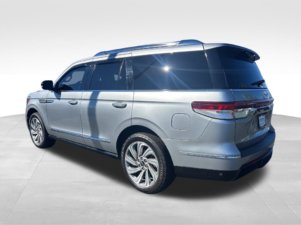 Used 2022 Silver Lincoln Reserve image 3
