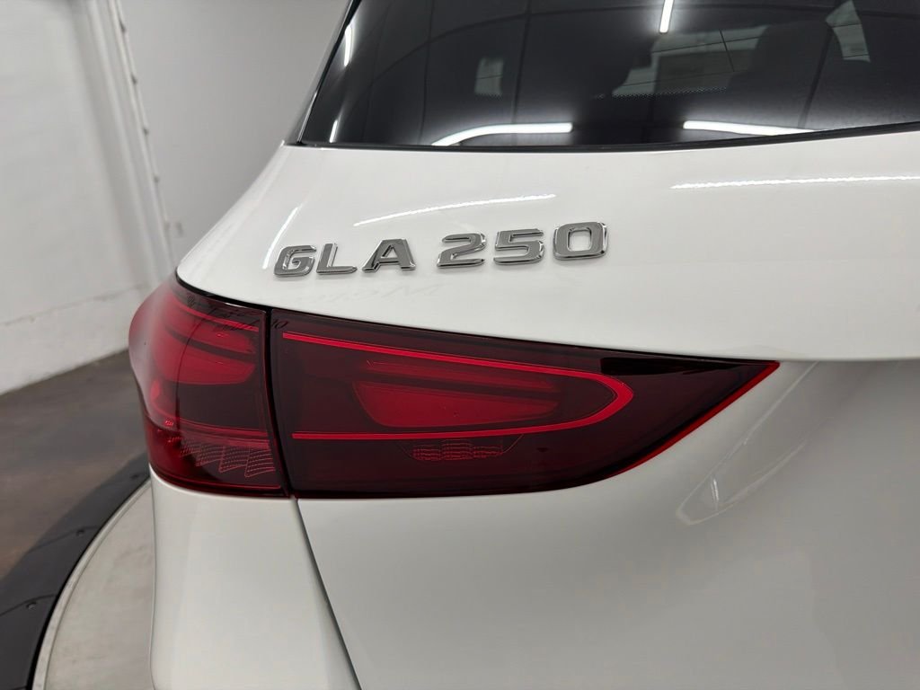 New 2026 Polar White Mercedes-Benz GLA 250 image 11