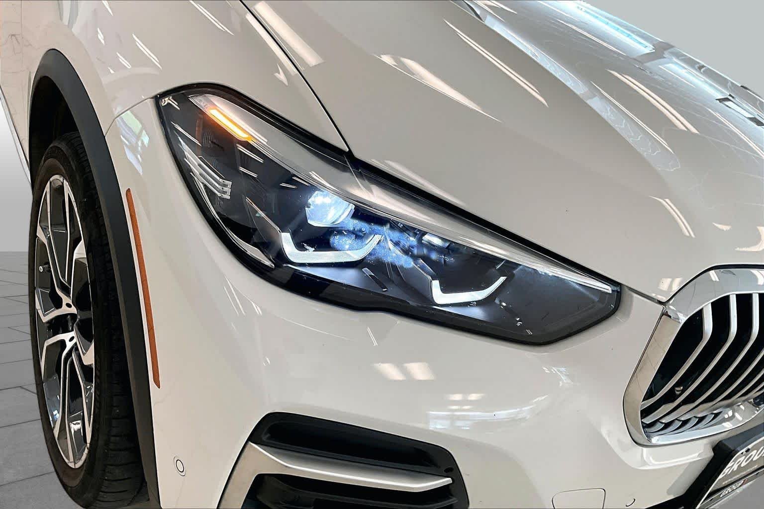 Used 2023 Alpine White BMW sDrive40i image 26
